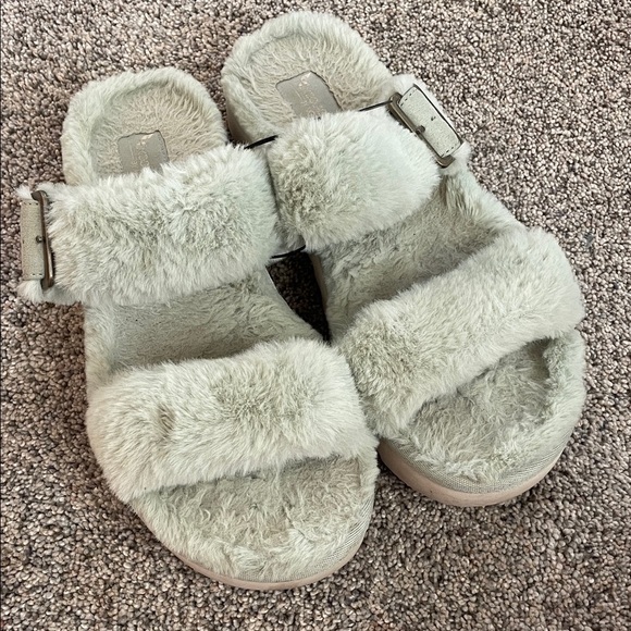 Koolaburra by ugg slipper sandals fuzzy 8 - Picture 1 of 4